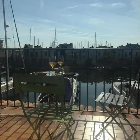 In Port Sleeps 4 Apartman