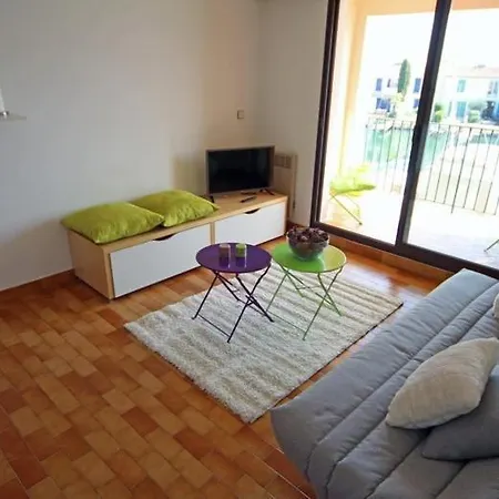 In Port Sleeps 4 Apartman *