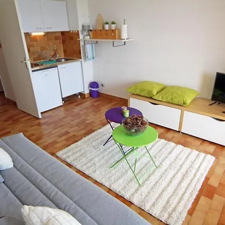 In Port Sleeps 4 *
