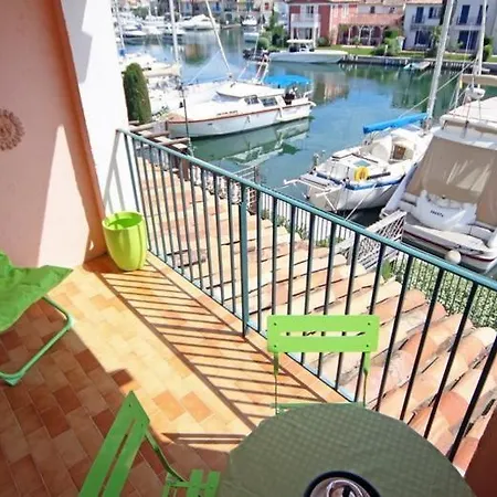 In Port Sleeps 4
