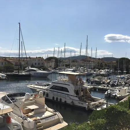 Apartment In Port Sleeps 4 Grimaud