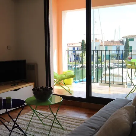 In Port Sleeps 4 *